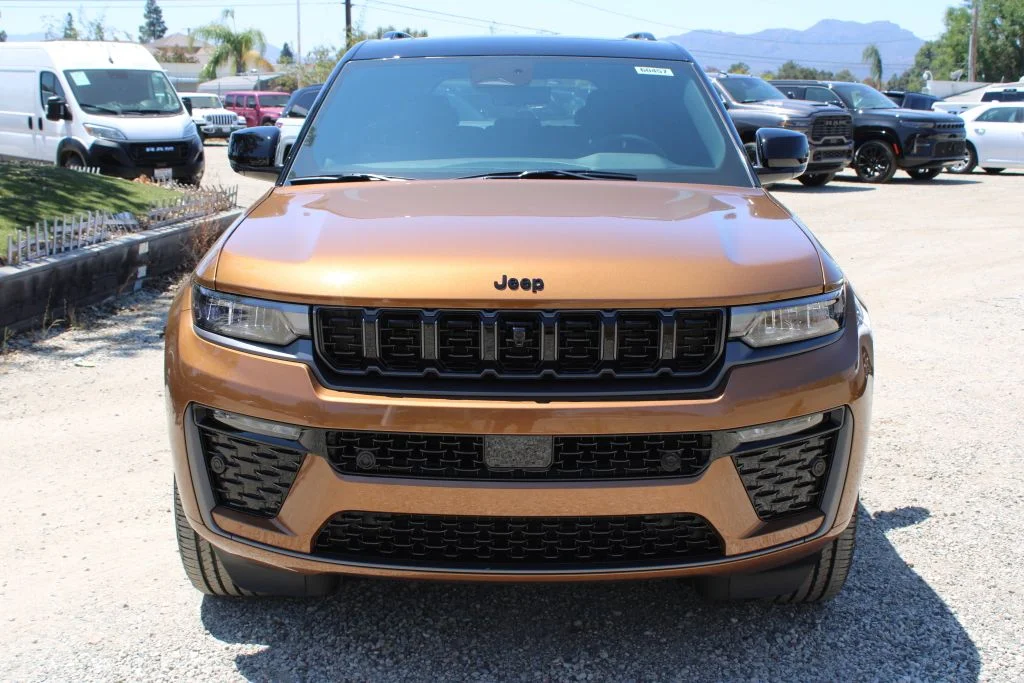 New 2026 Copper Shino Metallic Clear-Coat Exterior Paint Jeep Limited Reserve image 2