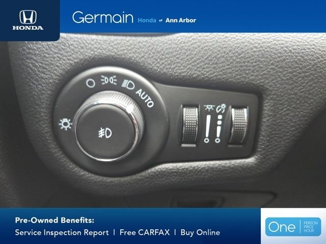 Used 2020 Billet Silver Metallic Jeep Latitude Plus image 43