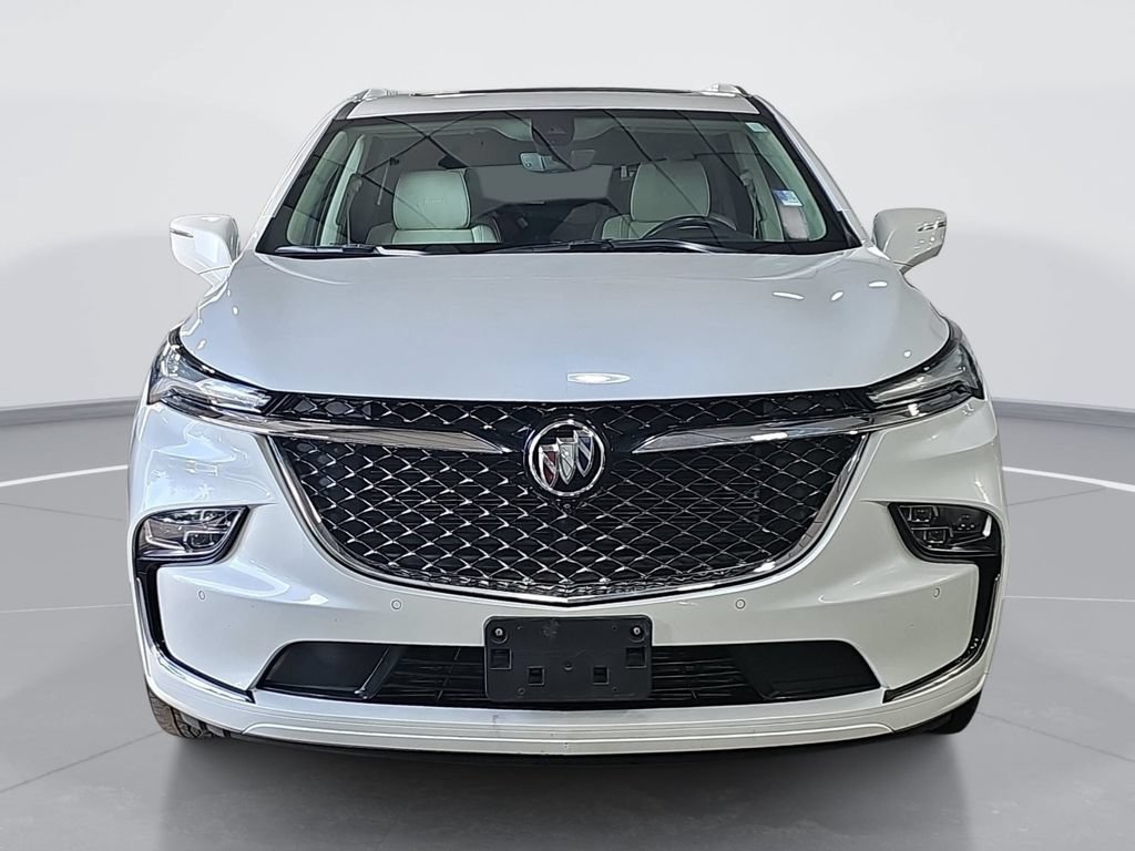 Used 2023 WHITE FROST TRICOAT Buick Avenir image 10