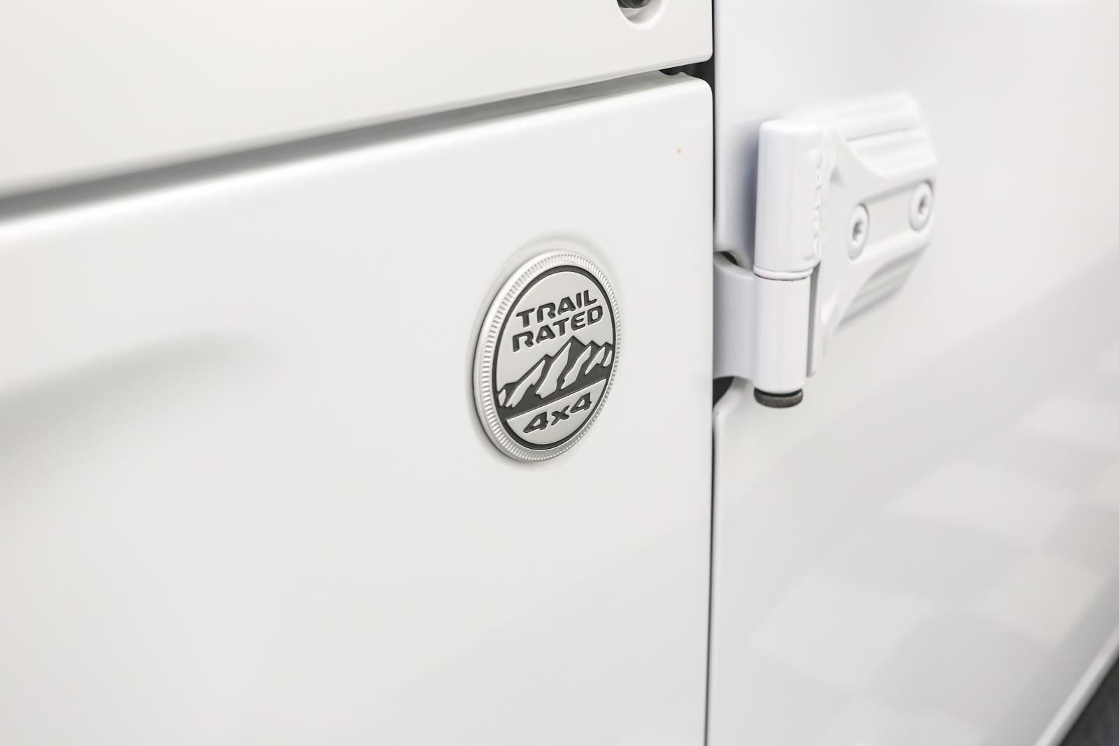 Used 2022 Bright White Clearcoat Jeep Unlimited Sahara image 15