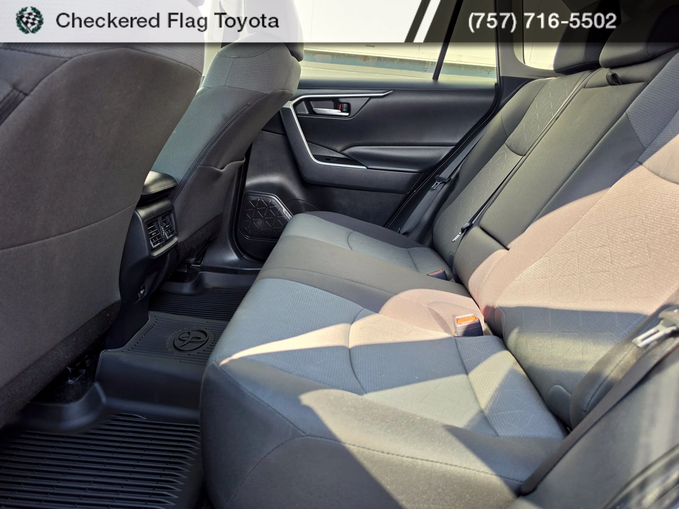 Used 2025 Silver Sky Metallic Toyota XLE image 27
