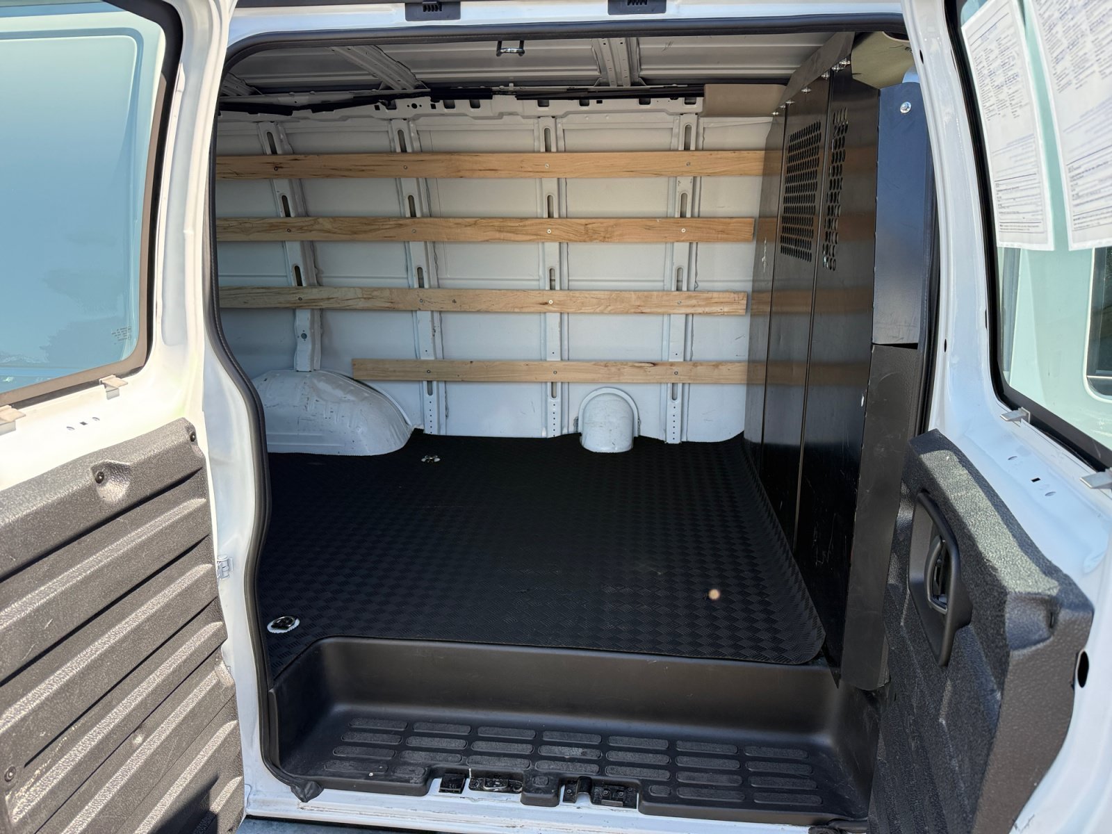Used 2025 Summit White Chevrolet Work Van image 17