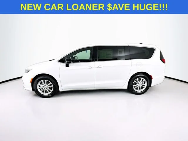New 2026 Bright White Clear-Coat Exterior Paint Chrysler Select image 4