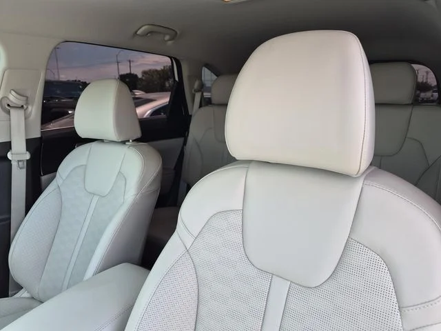 Used 2026 Glacial White Pearl Kia EX image 12