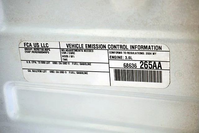 Certified Used 2024 White Jeep Summit image 37