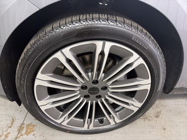 New 2026 Eiger Grey Land Rover SE image 26