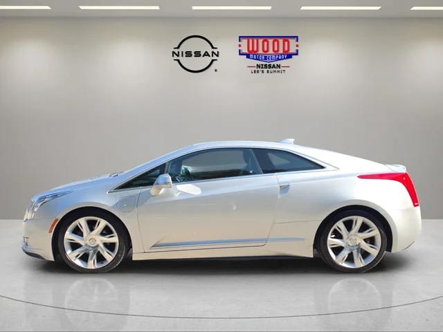 Used 2016 Radiant Silver Metallic Cadillac Base image 5