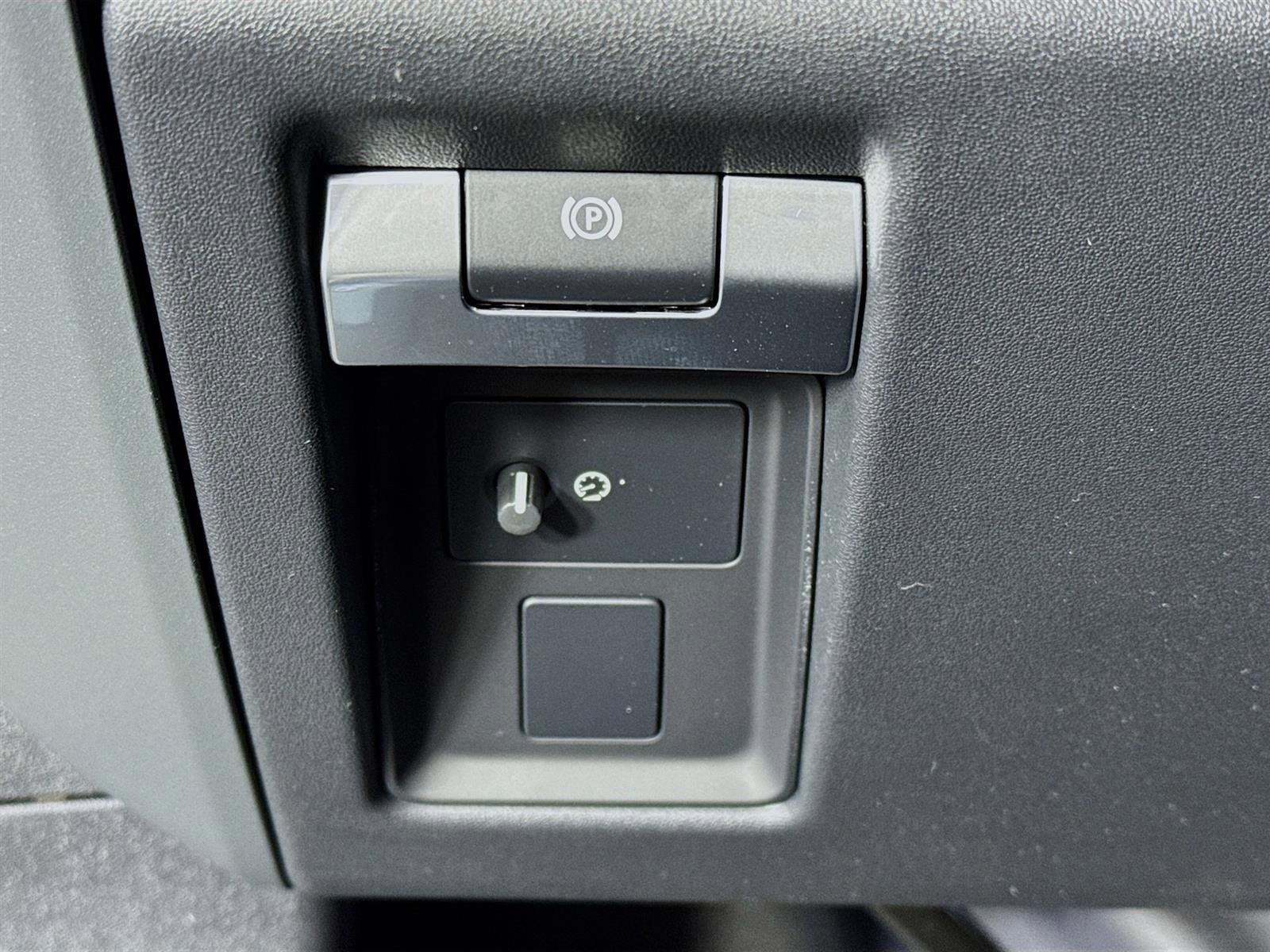 Used 2026 Gray Land Rover X-Dynamic SE image 10