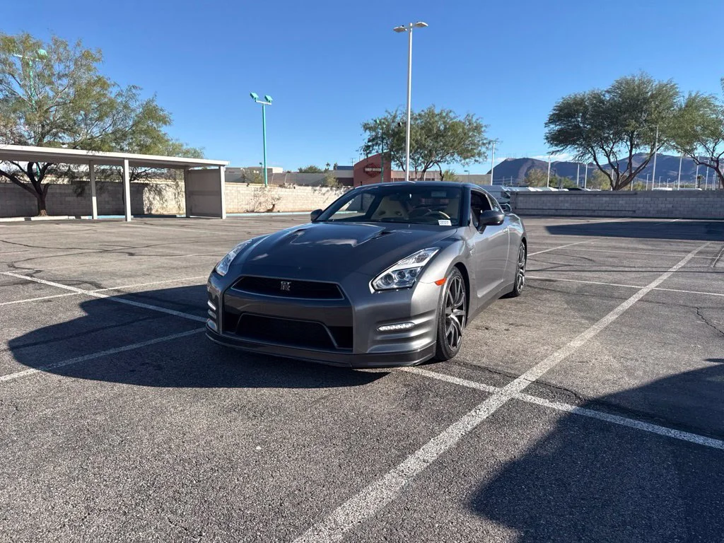 Used 2015 Gray Nissan Premium image 2