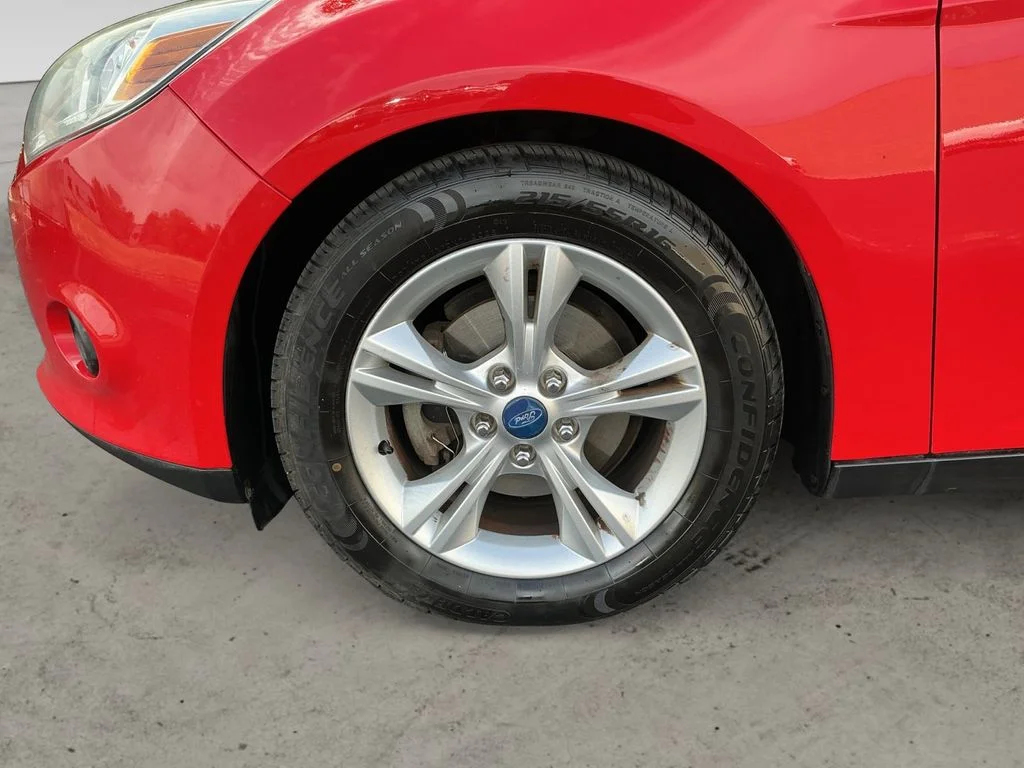 Used 2013 Red Ford SE image 9