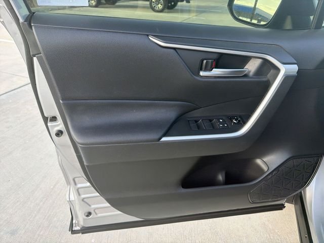 2019 Toyota RAV4 XLE - Photo 9