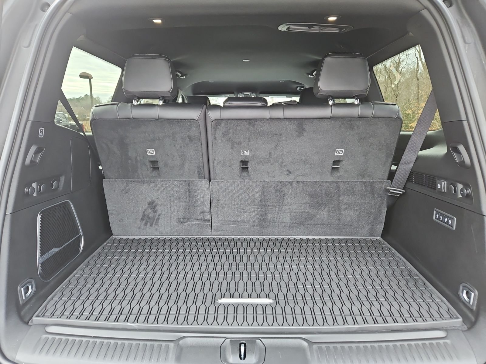 New 2026 Silver-Zynith Exterior Paint Jeep Limited Altitude image 19