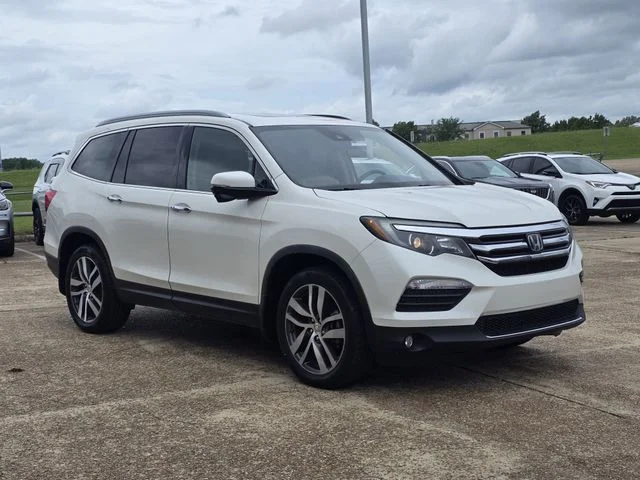 2017 Honda Pilot 4WD Touring's photo