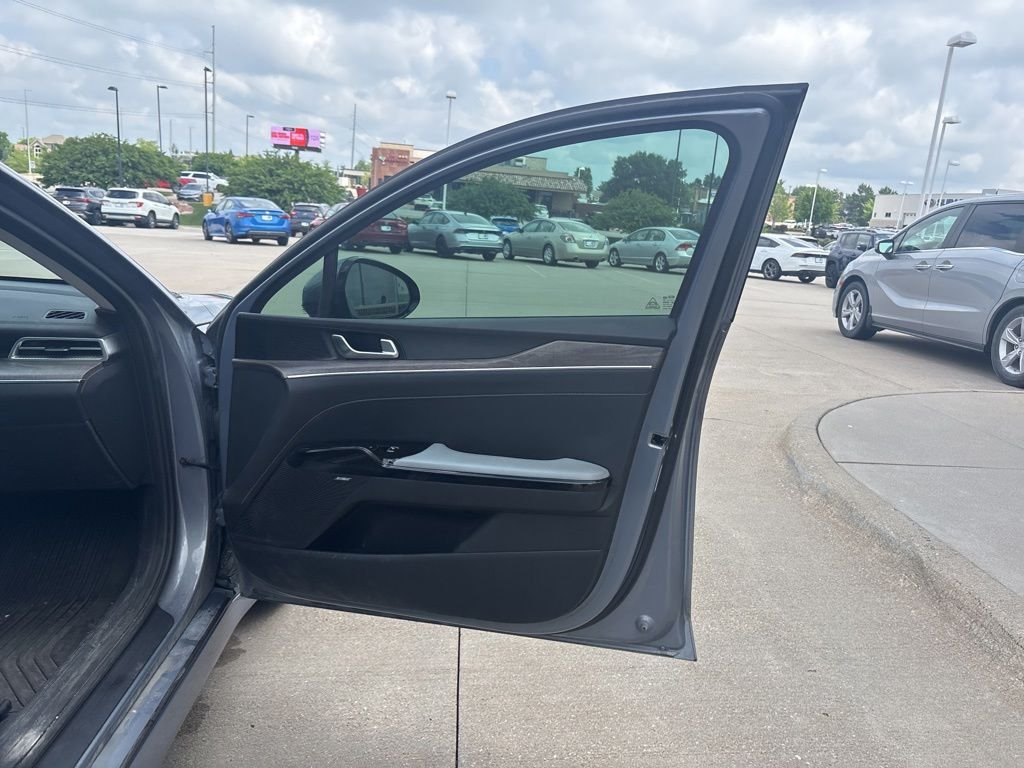 Used 2021 Everlasting Silver Kia EX image 23