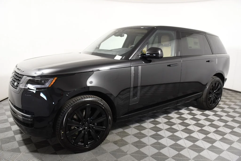 New 2026 Santorini Blk Land Rover SE image 2