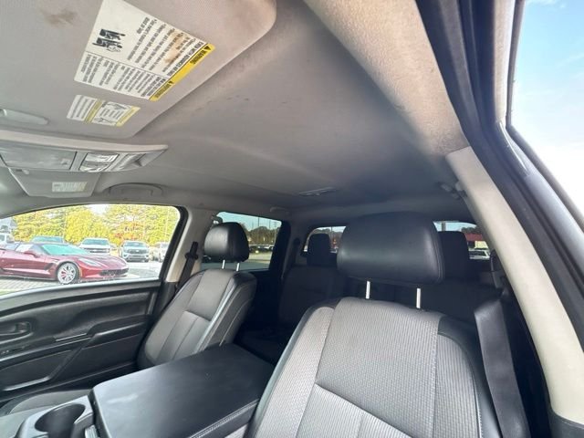 Used 2017 Glacier White Nissan S image 15