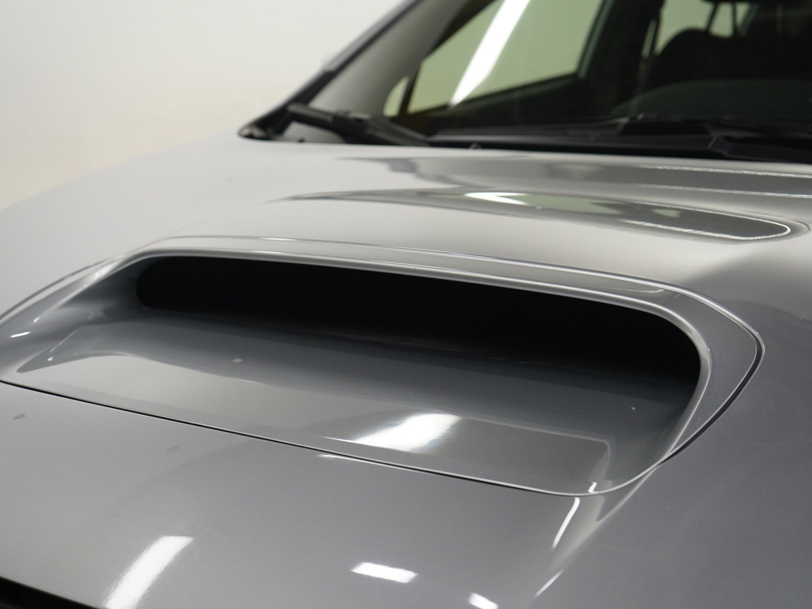 Used 2018 Ice Silver Metallic Subaru  image 30