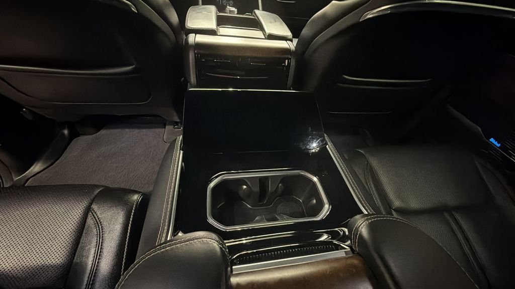 Used 2024 Black Jeep L image 25