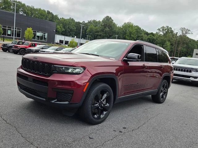 Used 2023 Red Jeep Altitude image 3