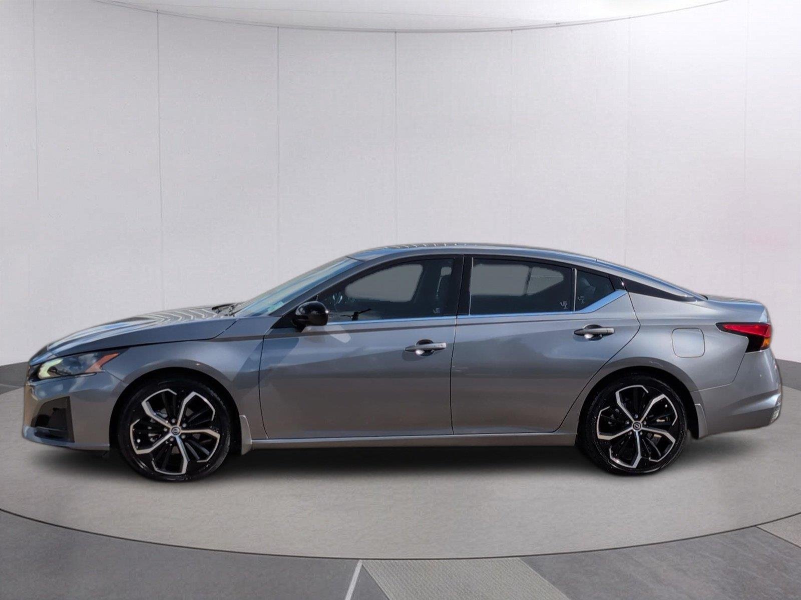 Used 2024 Gun Metallic Nissan 2.5 SR image 2