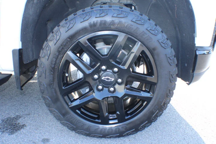 Used 2021 SUMMIT WHITE Chevrolet LT Trail Boss image 5