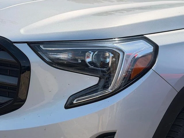 Used 2020 Silver GMC SLE image 27