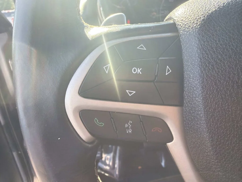 Used 2016 Silver Jeep Limited image 17