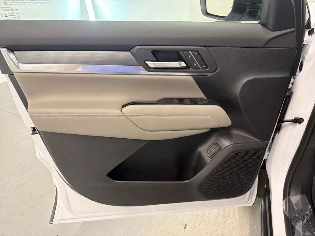 New 2027 Summit White GMC Elevation image 15