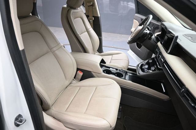 Used 2021 White Lincoln Reserve image 27