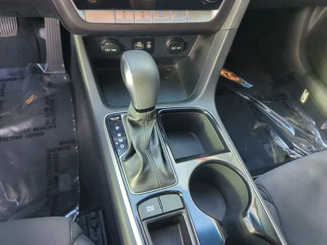 Used 2019 Black Hyundai SE image 24