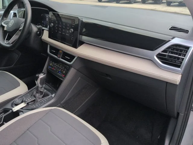 Used 2025  Volkswagen 1.5T SE image 30