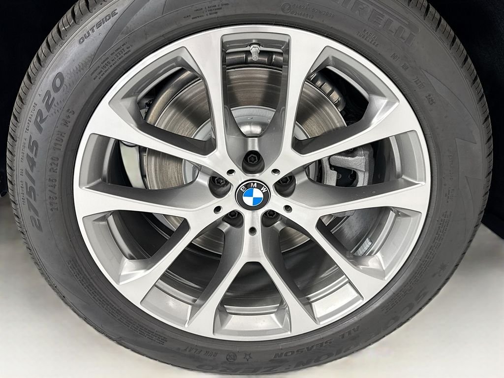 New 2026 Gray Metallic BMW xDrive50e image 32