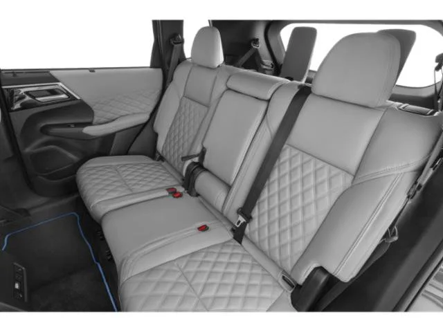 Used 2025  Mitsubishi  image 12