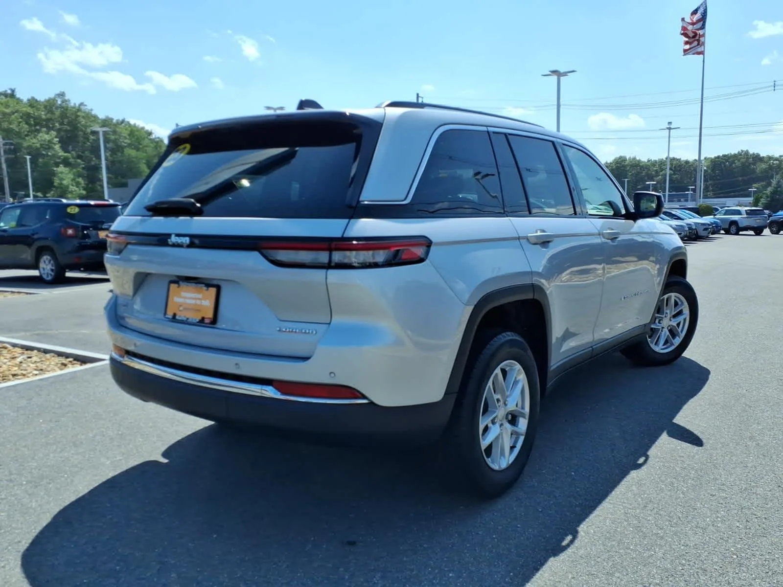 Certified Used 2023 Silver Zynith Jeep Laredo X image 7
