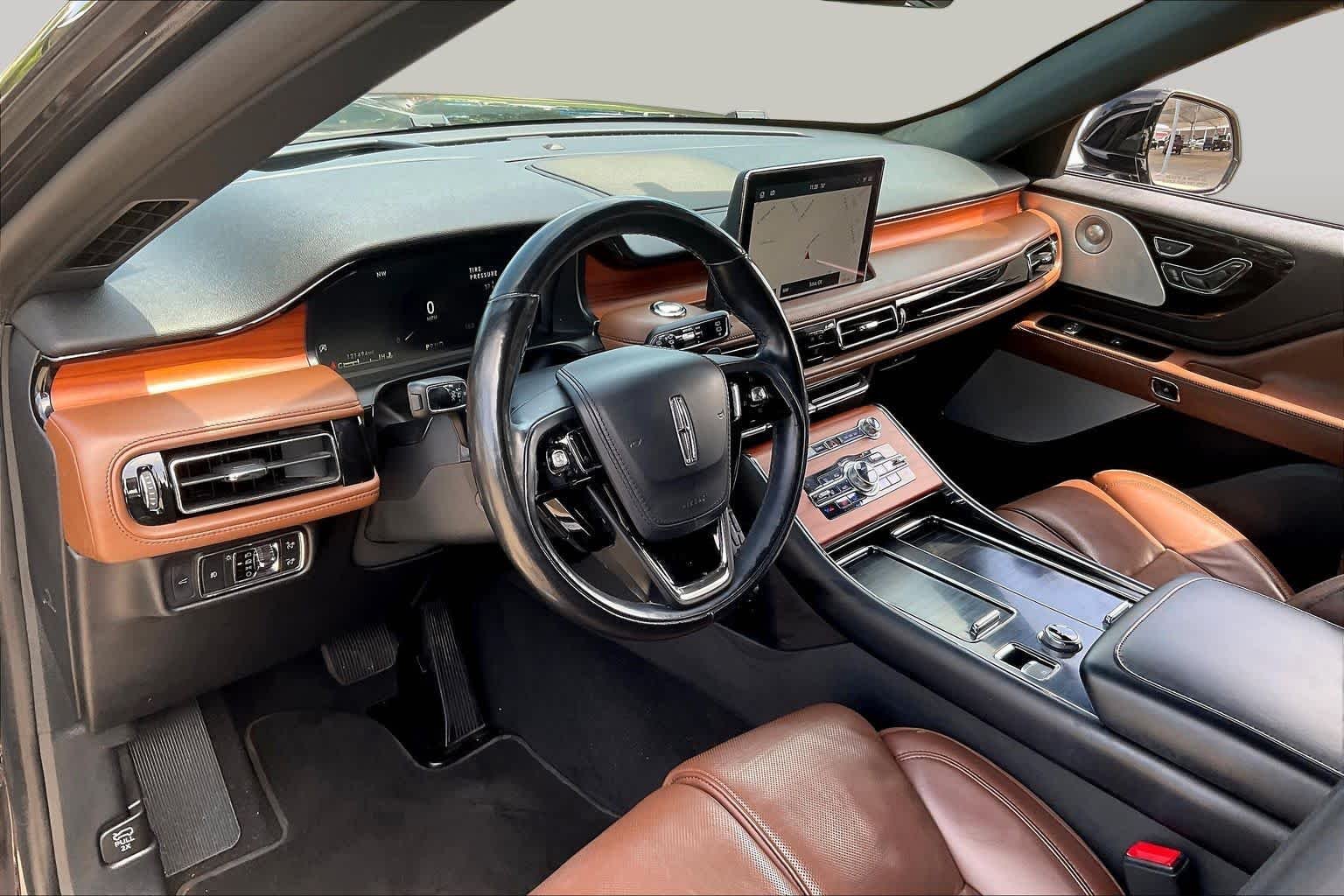 Used 2020 Infinite Black Lincoln Reserve image 17