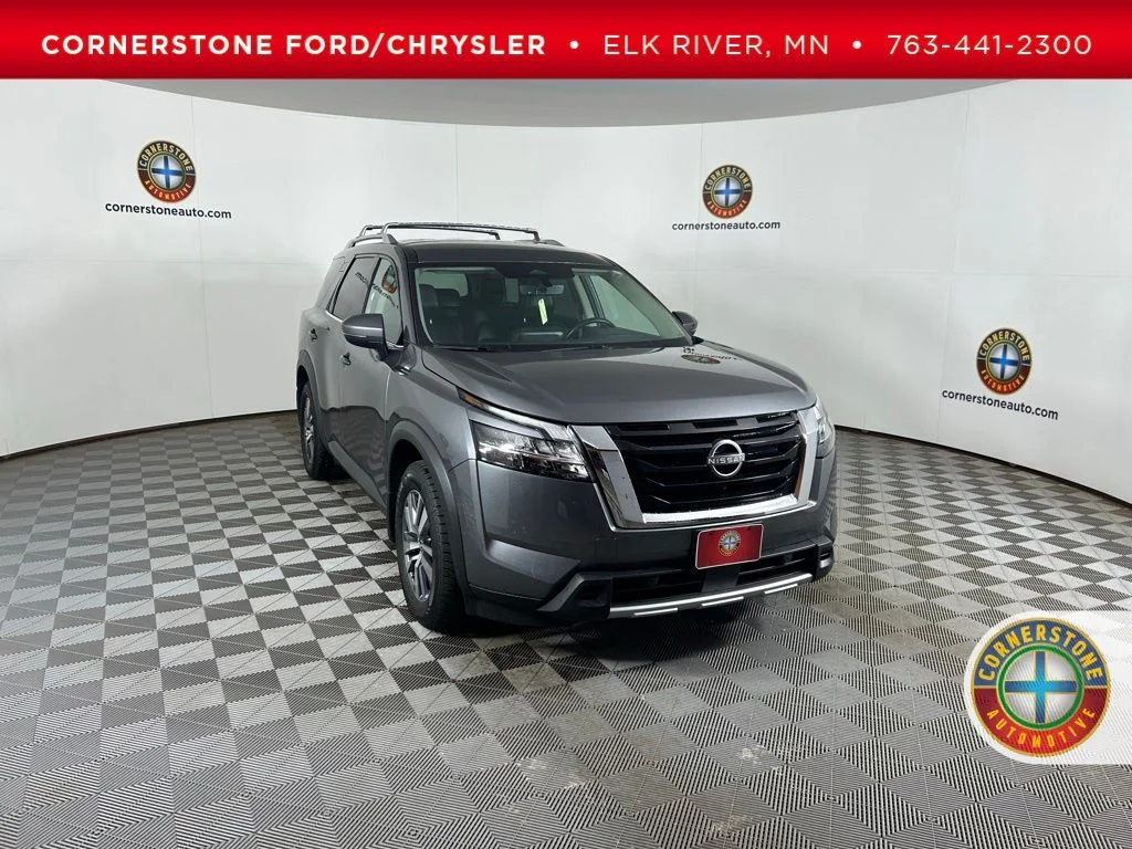2023 Nissan Pathfinder SL 4WD's photo