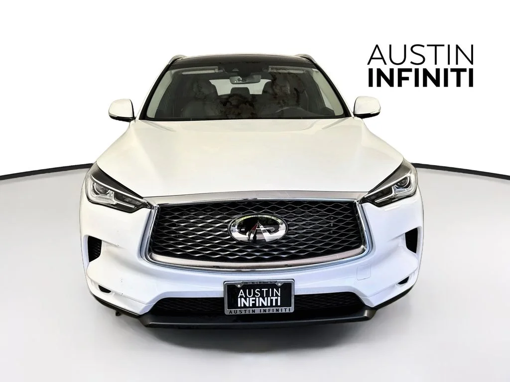 Certified Used 2023 White INFINITI LUXE image 4