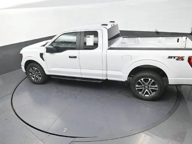 Used 2023 White Ford XL image 15