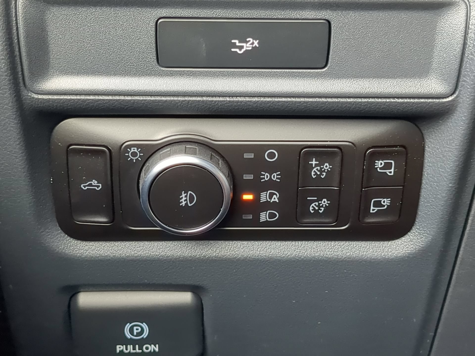 New 2026 Carbonized Gray Metallic Ford XLT image 62