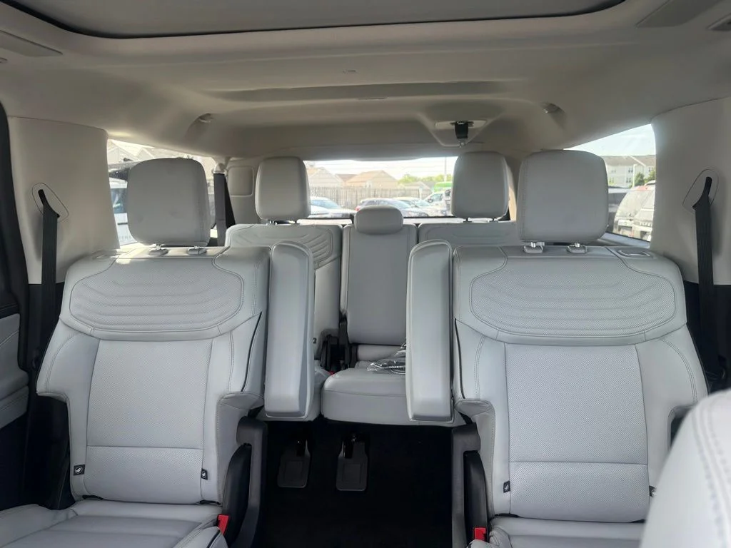 New 2026 Dark Matter Gray Metallic Ford MAX Platinum® image 33