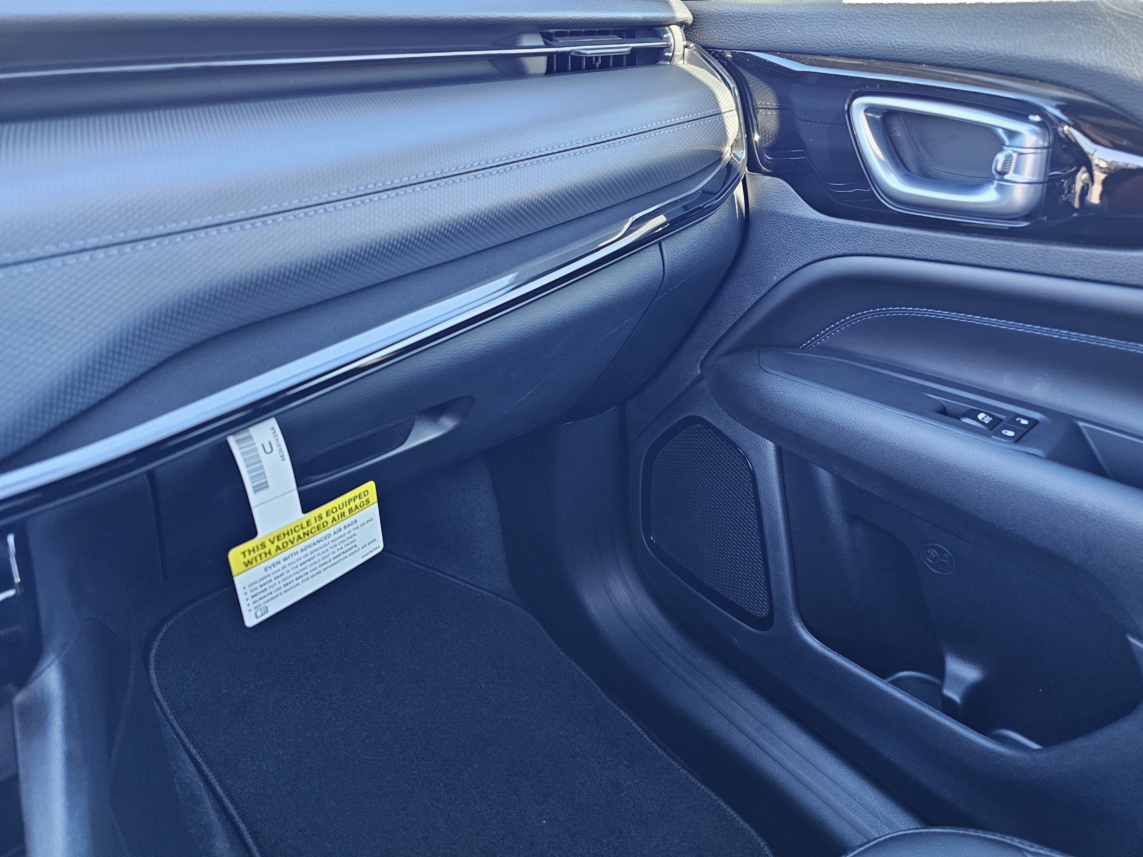 New 2026 Bright White Clearcoat Jeep Latitude Altitude image 26