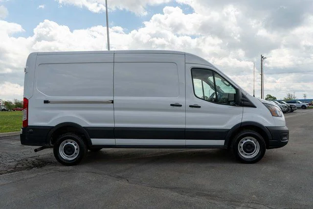 Used 2024  Ford Base image 5