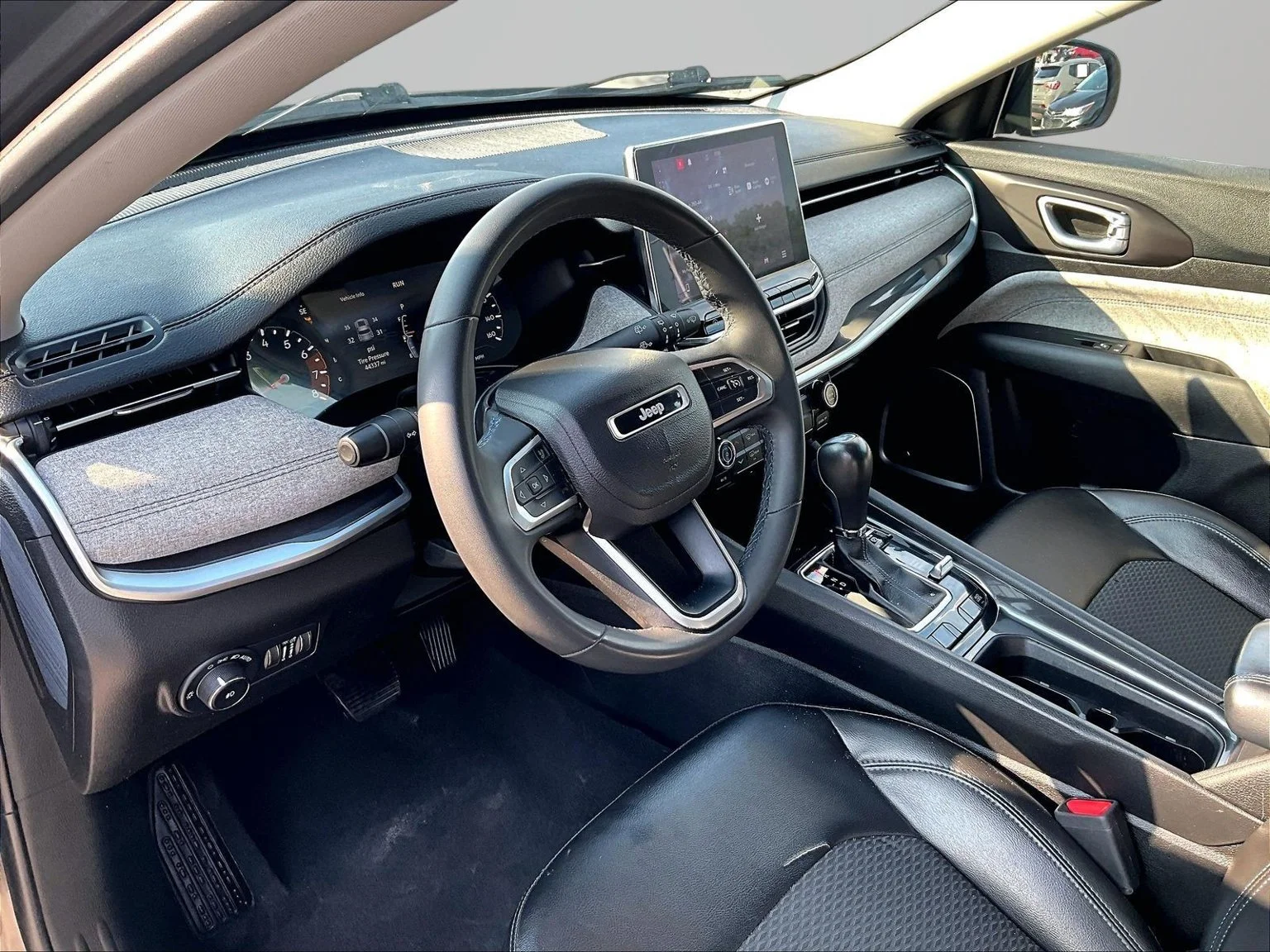 Used 2022 Gray Jeep Latitude image 13