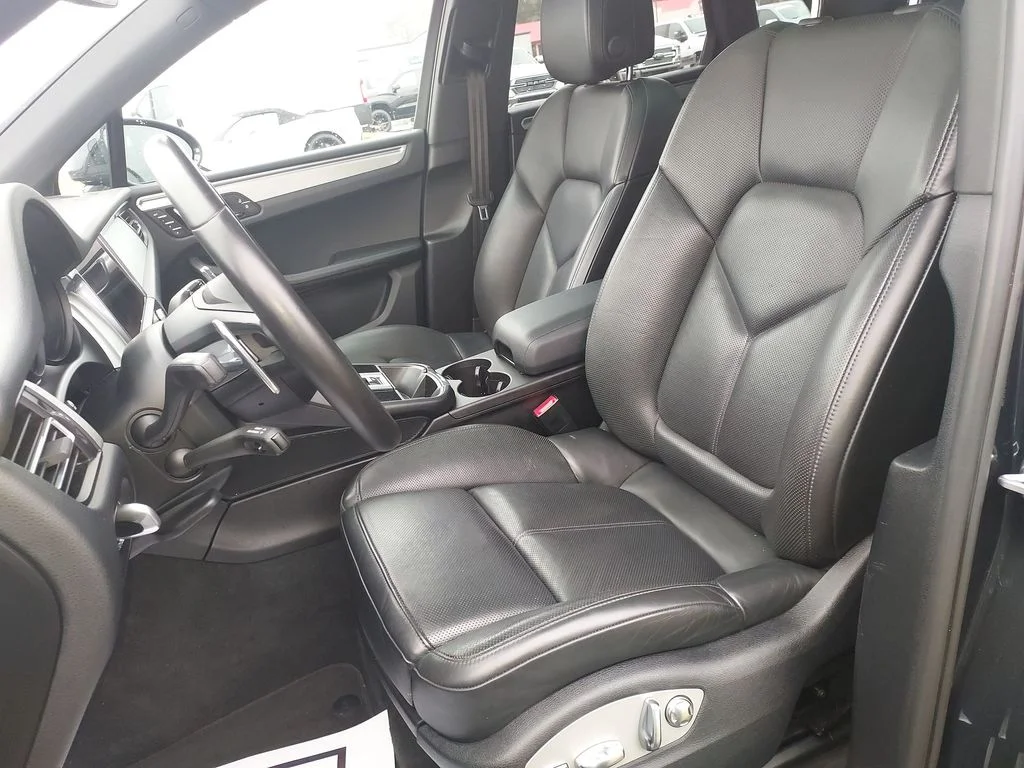Used 2022 Black Porsche Base image 17