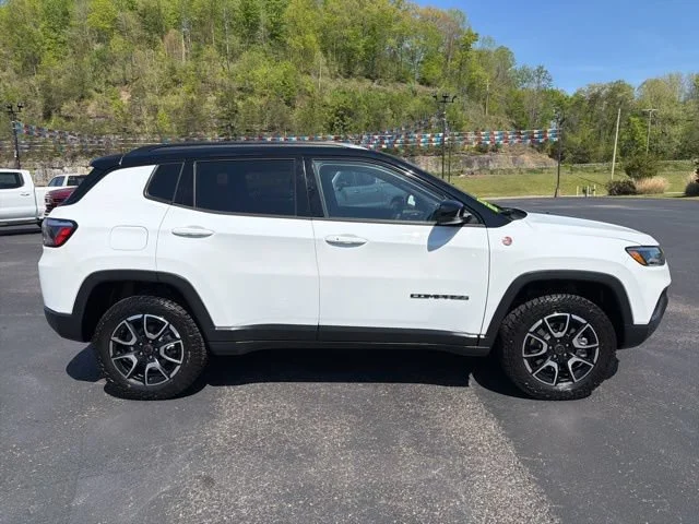 Used 2025 White Jeep Trailhawk image 9