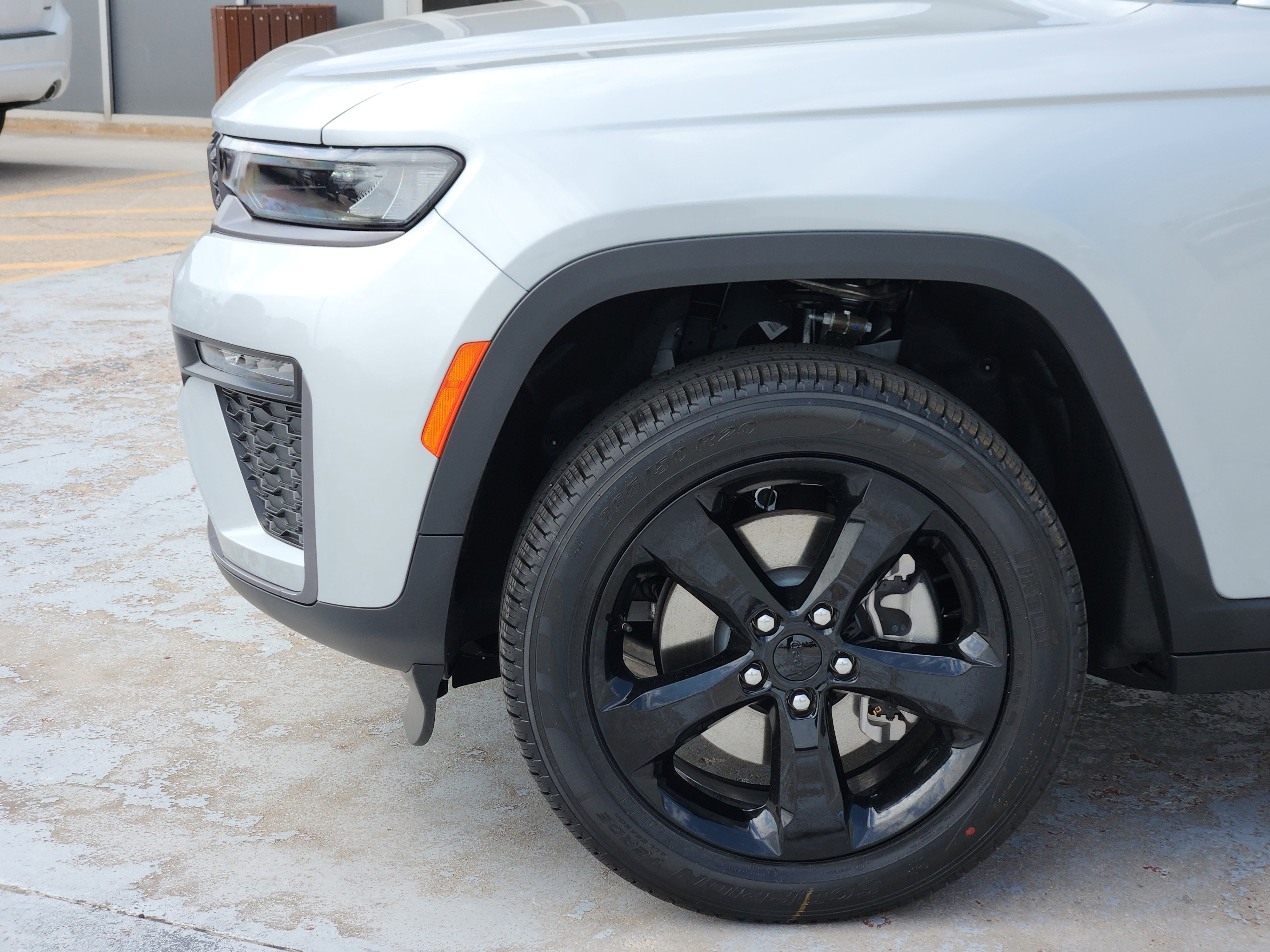 New 2026 Silver Zynith Exterior Paint Jeep Limited image 5