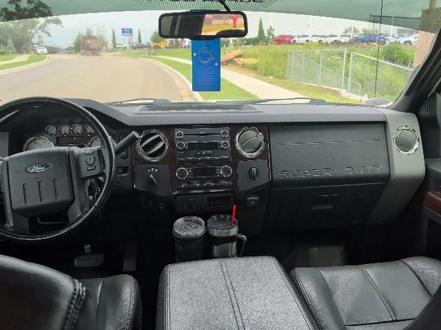 Used 2010 White Ford Lariat image 13