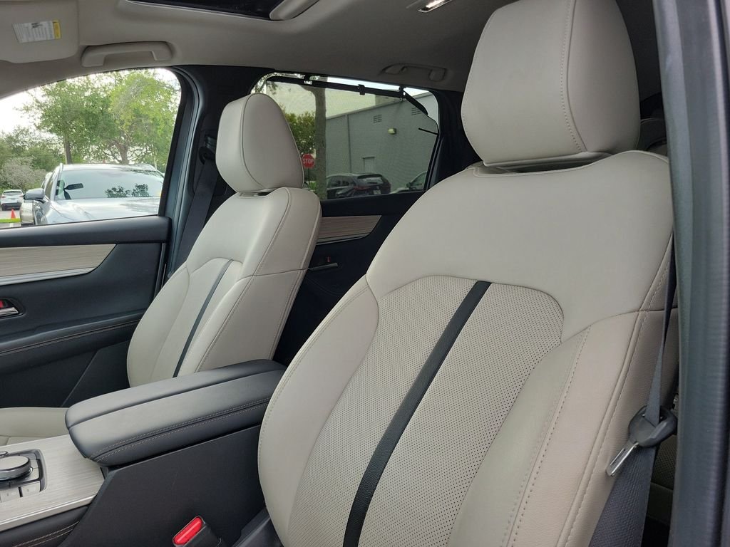 Used 2024 White Mazda Preferred image 16