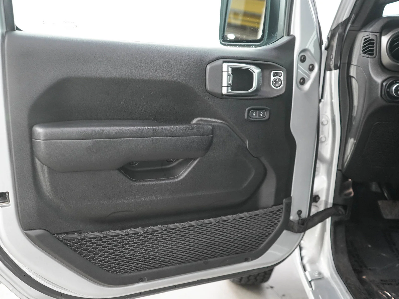 Used 2023 Silver Zynith Clearcoat Jeep Willys image 18