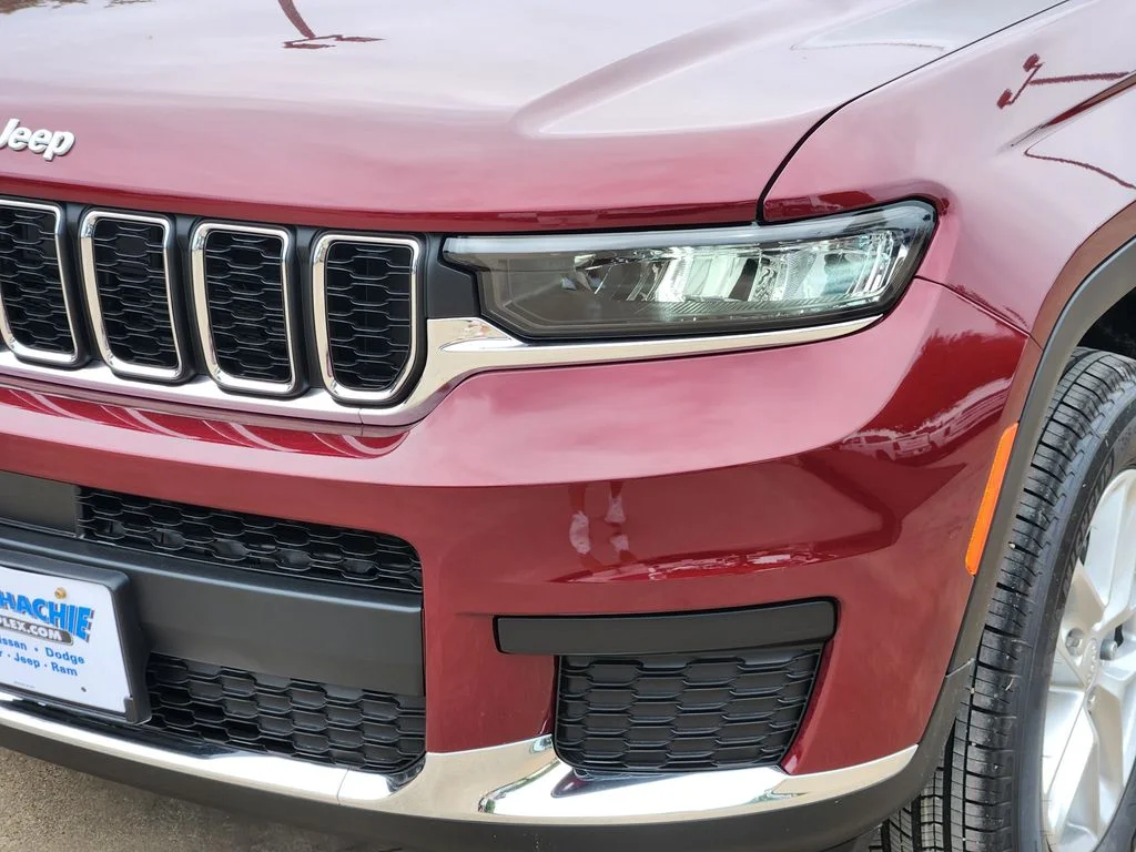 New 2026 Velvet Red Pearl-Coat Exterior Paint Jeep Laredo X image 5